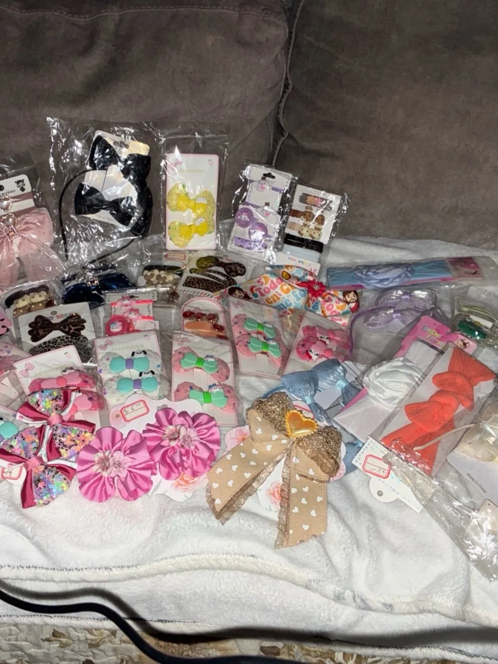 33 piece Large bundle of kids Hair Bow Accessory Assortment -